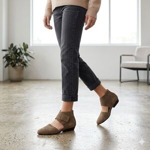 Woman’s Eileen Fisher Calia-Nu Ankle Booties in Taupe Size 6 Retails: $235